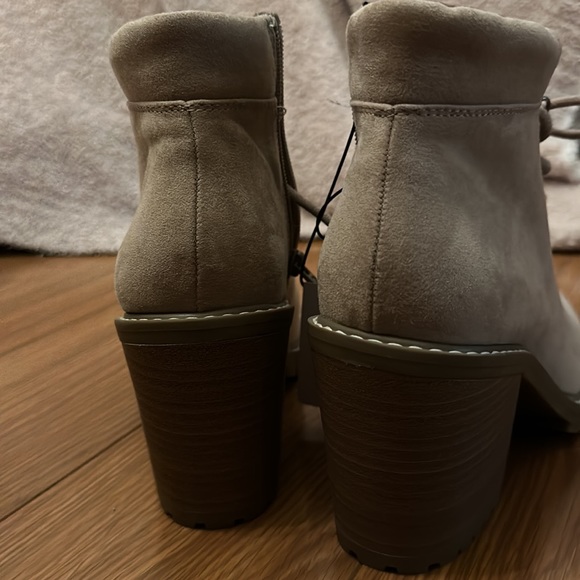 *NWT* universal thread booties - Picture 3 of 4